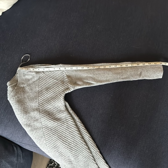 RW and Co grey sweater dress shoulder cutouts - Picture 4 of 5